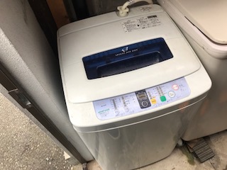 洗濯機 一人暮らし用4.2kgを回収しました 尼崎市浜ゴミ屋敷遺品整理不用品回収は関エコへ