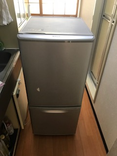 冷蔵庫 2ドア 松下 家庭用 2008年製 を回収しました 大阪府 摂津市 一津屋ゴミ屋敷遺品整理不用品回収簡単な引越し は関エコへ