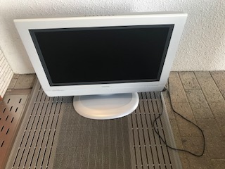 東芝 液晶 カラーテレビ 26インチを回収しました 大阪府 大阪市 北区ゴミ屋敷遺品整理不用品回収簡単な引越し は関エコへ1